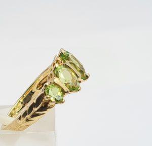 A0191: Vintage: 9ct Gold Lime Green Peridots 5- Stones Ring- a joy to behold