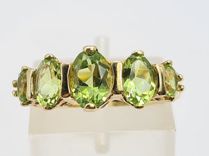 A0191: Vintage: 9ct Gold Lime Green Peridots 5- Stones Ring- a joy to behold