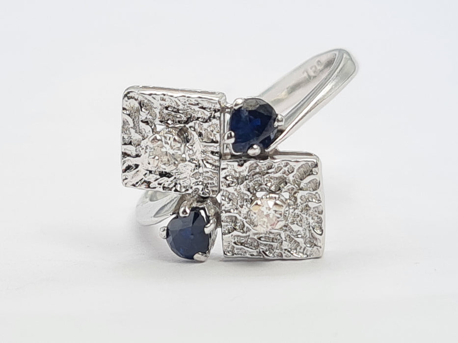 0006: Vintage: 18ct White Gold Art Deco Design Blue Sapphires Diamonds Ring- Geometric set