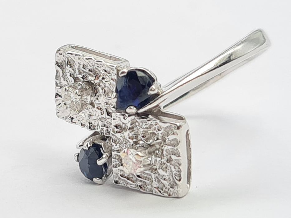0006: Vintage: 18ct White Gold Art Deco Design Blue Sapphires Diamonds Ring- Geometric set