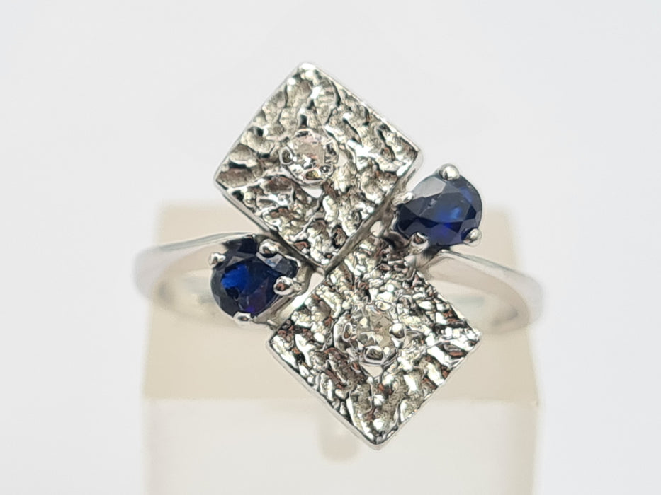 0006: Vintage: 18ct White Gold Art Deco Design Blue Sapphires Diamonds Ring- Geometric set