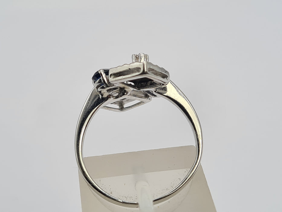0006: Vintage: 18ct White Gold Art Deco Design Blue Sapphires Diamonds Ring- Geometric set