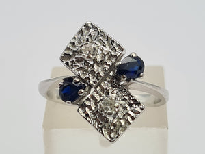 A0006: Vintage: 18ct White Gold Art Deco Design Blue Sapphires Diamonds Ring- Geometric set