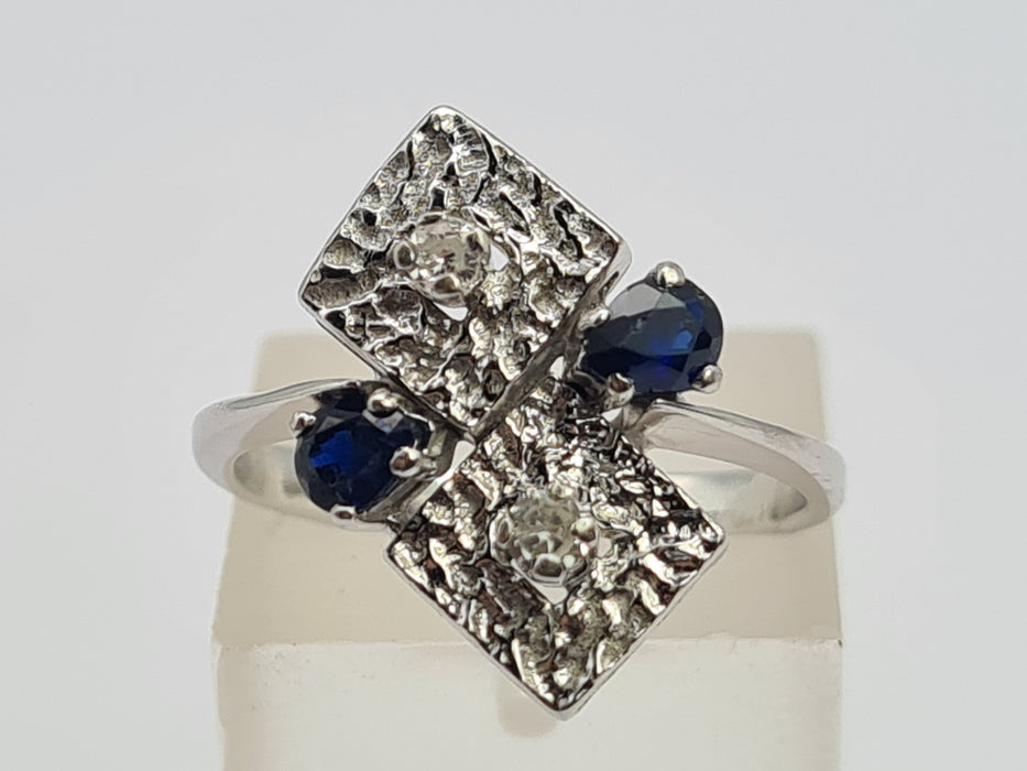 0006: Vintage: 18ct White Gold Art Deco Design Blue Sapphires Diamonds Ring- Geometric set