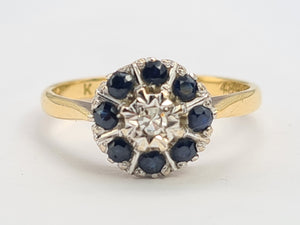 A0014: Vintage: 18ct Gold Diamond Blue Sapphires Daisy Ring