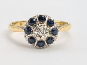 A0014: Vintage: 18ct Gold Diamond Blue Sapphires Daisy Ring