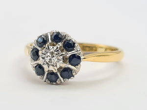 A0014: Vintage: 18ct Gold Diamond Blue Sapphires Daisy Ring