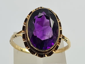 0063: Vintage: 9ct Gold Rich Purple Amethyst Solitaire- Date Mark 1974