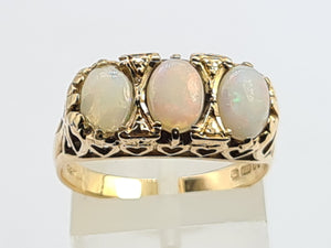 0170: Vintage: 9ct Gold Cabochon White Opal Trilogy Ring- Date Mark 1974 -50 years old