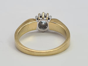 0326: Vintage: 9ct Gold Blue Aquamarine 12 Diamonds Daisy Ring- sparkling beauty