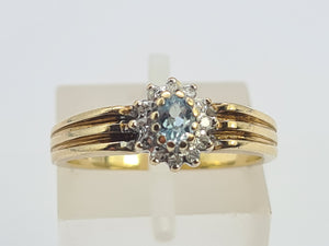 0326: Vintage: 9ct Gold Blue Aquamarine 12 Diamonds Daisy Ring- sparkling beauty