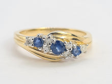 Load image into Gallery viewer, 0328: Vintage: 14ct Gold Cornflower Blue Sapphires Diamonds Ring
