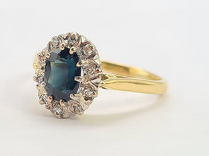 0364: Vintage; 18ct Gold Australian Blue Sapphire Diamonds Cluster Ring-