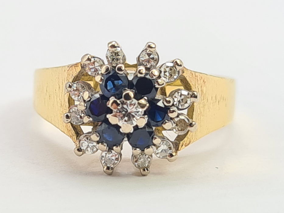 6065 Vintage: 18ct Yellow Gold French Blue Sapphire & Diamond Flower Head Ring — From 1960s