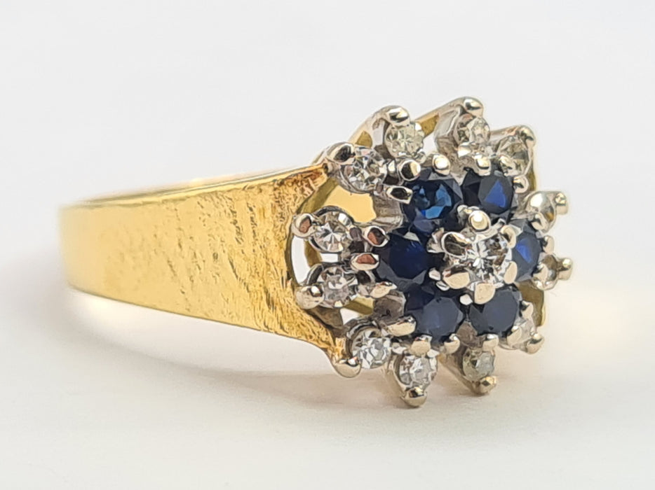 6065 Vintage: 18ct Yellow Gold French Blue Sapphire & Diamond Flower Head Ring — From 1960s