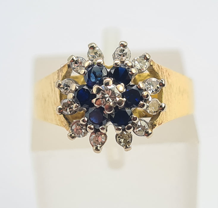 6065 Vintage: 18ct Yellow Gold French Blue Sapphire & Diamond Flower Head Ring — From 1960s