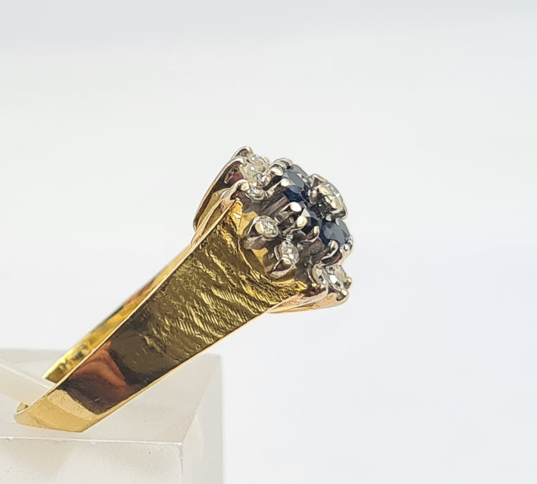 6065 Vintage: 18ct Yellow Gold French Blue Sapphire & Diamond Flower Head Ring — From 1960s