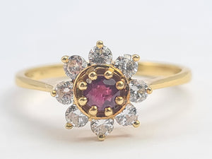 0300: Vintage: 18ct Gold Rich Red Ruby 8 Diamonds (0.4ct) Daisy Ring- superb, sparkling, beauty