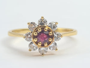 0300: Vintage: 18ct Gold Rich Red Ruby 8 Diamonds (0.4ct) Daisy Ring- superb, sparkling, beauty