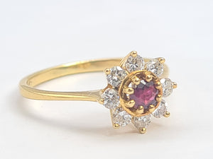 0300: Vintage: 18ct Gold Rich Red Ruby 8 Diamonds (0.4ct) Daisy Ring- superb, sparkling, beauty