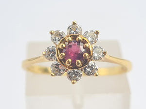 0300: Vintage: 18ct Gold Rich Red Ruby 8 Diamonds (0.4ct) Daisy Ring- superb, sparkling, beauty