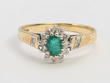 Cargar imagen en el visor de la galería, 0234: Vintage: Petite 9ct Gold Emerald 12 Diamonds Cluster Ring
