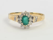 Cargar imagen en el visor de la galería, 0234: Vintage: Petite 9ct Gold Emerald 12 Diamonds Cluster Ring
