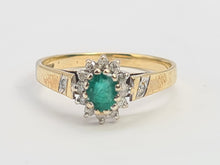 Cargar imagen en el visor de la galería, 0234: Vintage: Petite 9ct Gold Emerald 12 Diamonds Cluster Ring
