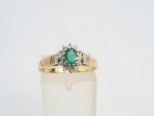 Cargar imagen en el visor de la galería, 0234: Vintage: Petite 9ct Gold Emerald 12 Diamonds Cluster Ring
