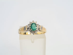 0234: Vintage: Petite 9ct Gold Emerald 12 Diamonds Cluster Ring