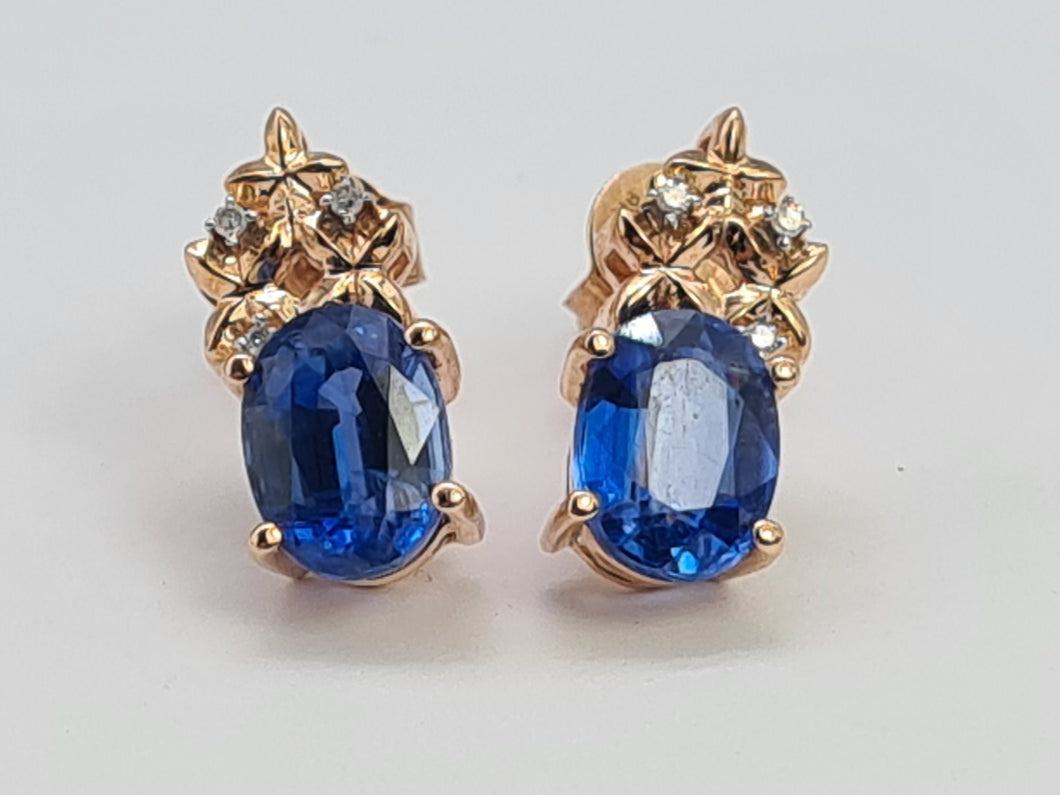 0202: Vintage: 9ct Gold Blue Spinel Diamonds Stud Earrings- good weight, lovely combination