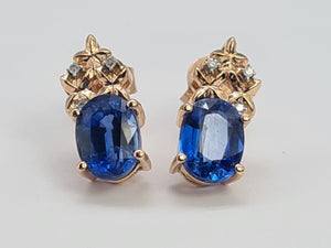 0202: Vintage: 9ct Gold Blue Spinel Diamonds Stud Earrings- good weight, lovely combination