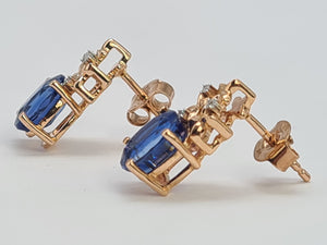 0202: Vintage: 9ct Gold Blue Spinel Diamonds Stud Earrings- good weight, lovely combination