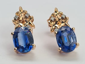 0202: Vintage: 9ct Gold Blue Spinel Diamonds Stud Earrings- good weight, lovely combination