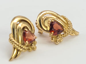 0468: Vintage: 9ct Gold Heart-Cut Red Garnets Earrings- exquisite