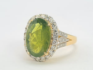 0023: Vintage: 18ct Gold Voluptuous Peridot Brilliant Cut Diamonds Cluster Ring