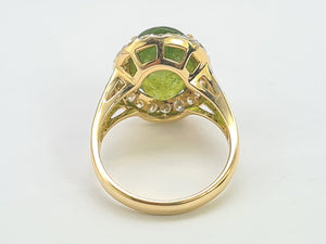 0023: Vintage: 18ct Gold Voluptuous Peridot Brilliant Cut Diamonds Cluster Ring