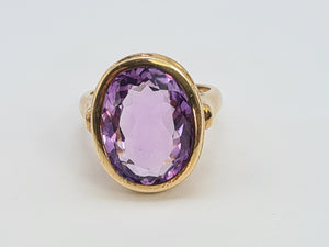 0385: Vintage: 9ct Gold Large Purple Amethyst Cocktail Ring- lovely hues