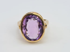 0385: Vintage: 9ct Gold Large Purple Amethyst Cocktail Ring- lovely hues