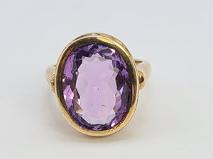 0385: Vintage: 9ct Gold Large Purple Amethyst Cocktail Ring- lovely hues