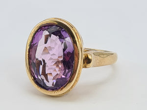 0385: Vintage: 9ct Gold Large Purple Amethyst Cocktail Ring- lovely hues