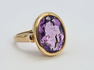 0385: Vintage: 9ct Gold Large Purple Amethyst Cocktail Ring- lovely hues