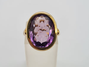 0385: Vintage: 9ct Gold Large Purple Amethyst Cocktail Ring- lovely hues