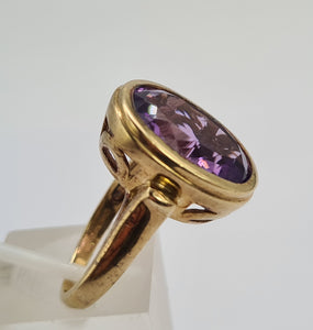 0385: Vintage: 9ct Gold Large Purple Amethyst Cocktail Ring- lovely hues