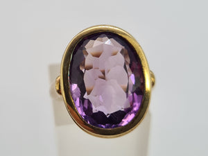 0385: Vintage: 9ct Gold Large Purple Amethyst Cocktail Ring- lovely hues