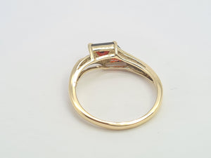 0453: Vintage: 18ct Gold Triangular Cut Red Garnets Diamonds Geometric Set Ring