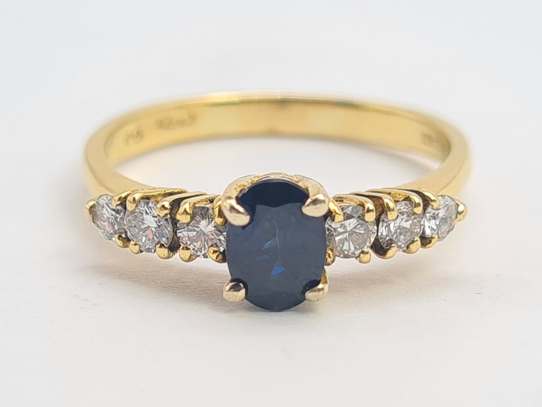 0541: Vintage: 18ct Gold Blue Sapphire Diamonds Dress Ring- Date Mark 1982