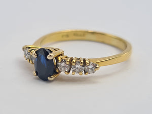 0541: Vintage: 18ct Gold Blue Sapphire Diamonds Dress Ring- Date Mark 1982