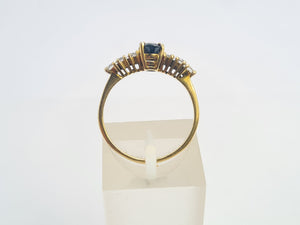 0541: Vintage: 18ct Gold Blue Sapphire Diamonds Dress Ring- Date Mark 1982