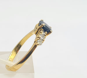 0541: Vintage: 18ct Gold Blue Sapphire Diamonds Dress Ring- Date Mark 1982